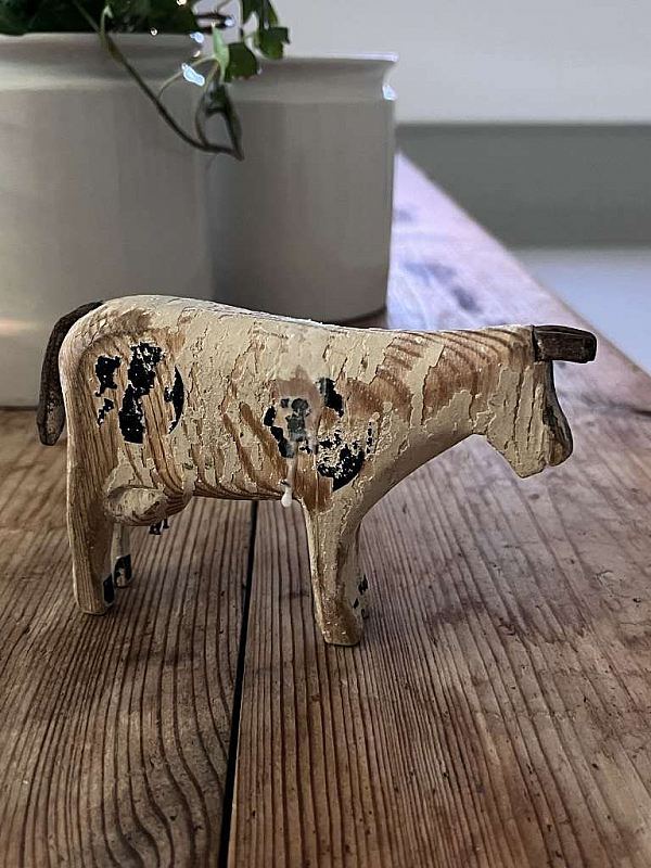 3039  Träko/wooden cow sold